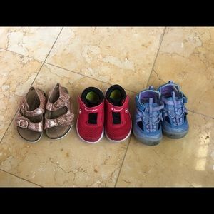 Bundle of toddler girls shoes - size 5